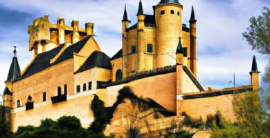 Entrada al alcazar de segovia